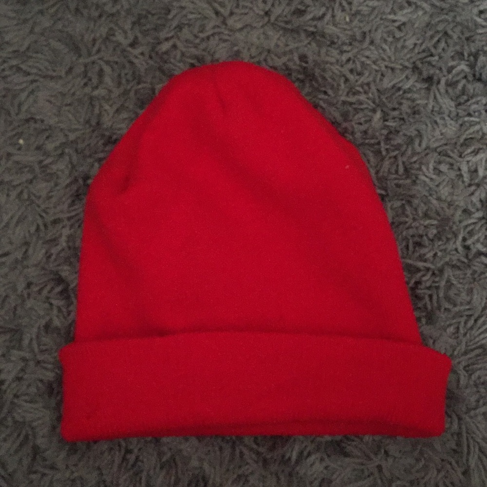 Red beanie🎾